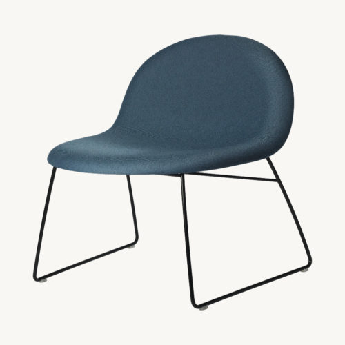 Gubi_LoungeChair_Sledge_Black_FullyUpholstered_Blue_Front