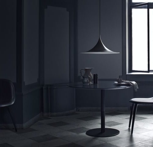 Gubi-Semi_Pendant_60_Black_Gubi_Table_1_Gubi_Chair_3D_Blackwood